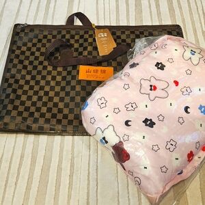 NWT 100% mulberry silk travel pillow with case Hesifang ofsilk